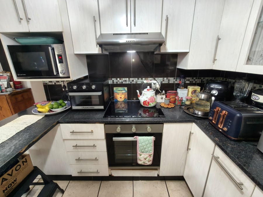 3 Bedroom Property for Sale in Safari Gardens North West